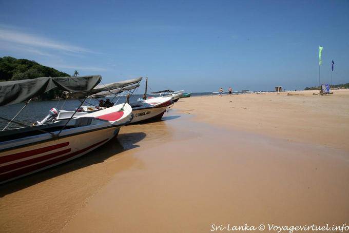 Boote am Strand in Beruwela - Sri Lanka
