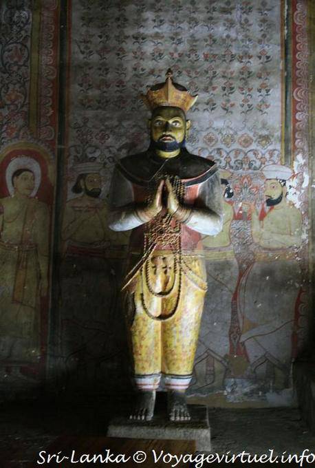 Statue von König Nissanka Malla, Maha Viharaya Alut, Golden Temple, Dambulla - Sri Lanka