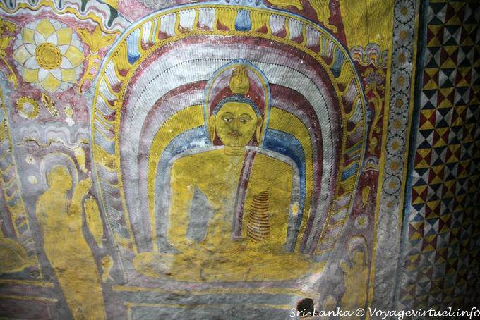 Decke gemalt Felsen von einer Höhle-Schrein, der Goldene Tempel, Dambulla - Sri Lanka