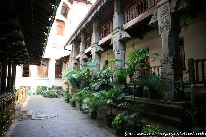Durchgang zwischen dem Tempel und dem Audience Hall, Dalada Maligawa in Kandy - Sri Lanka