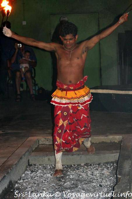 Eintritt in die heiße Asche von Feld, Unterhaltung, Kandy - Sri Lanka