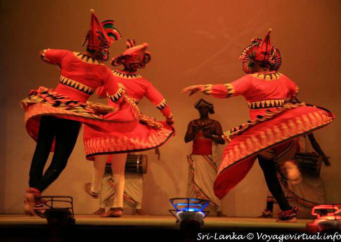 Volkstänzer kleiden, Kandy Lake Club - Sri Lanka