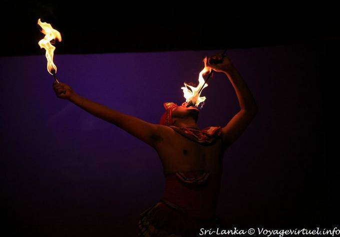 Die Schlucker und Brandfackeln, Kandy - Sri Lanka
