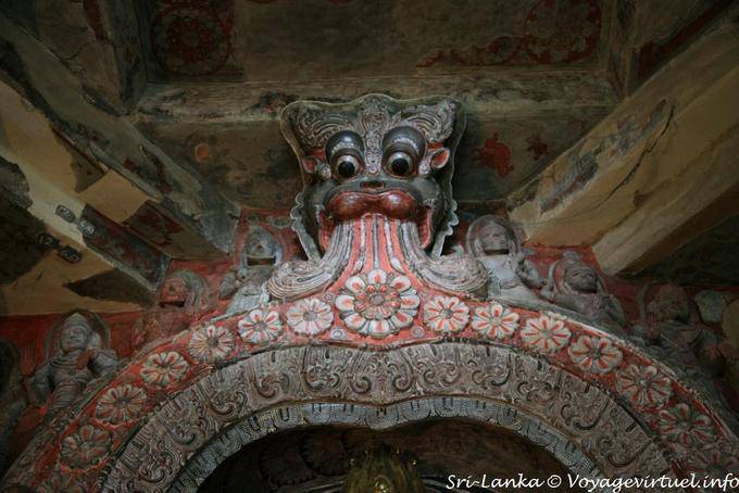 Schließen Bogen Drachen oder Makara Thorana, Sri Gadaladeniya, Kandy - Sri Lanka