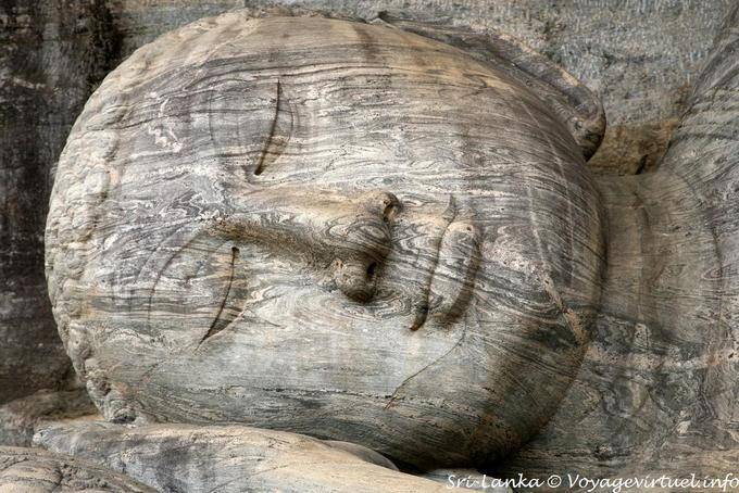 Granit Kopf auf die rechte Hand des liegenden Buddha, Gal Vihara, Polonnaruwa - Sri Lanka