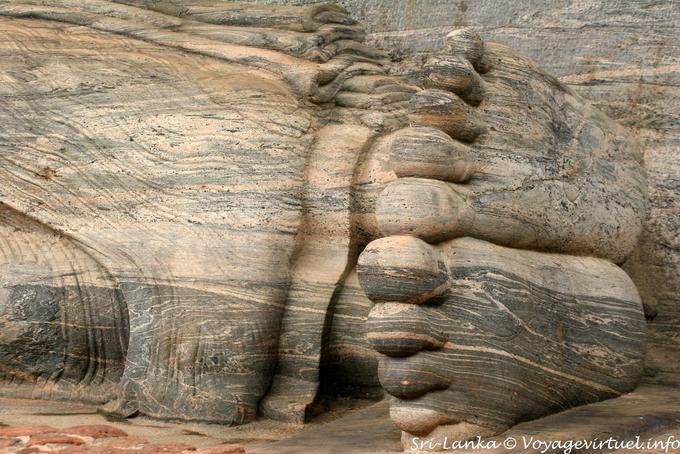 Linken Fuß zurück ins Parinirvana Buddhas, Gal Vihara, Polonnaruwa - Sri Lanka