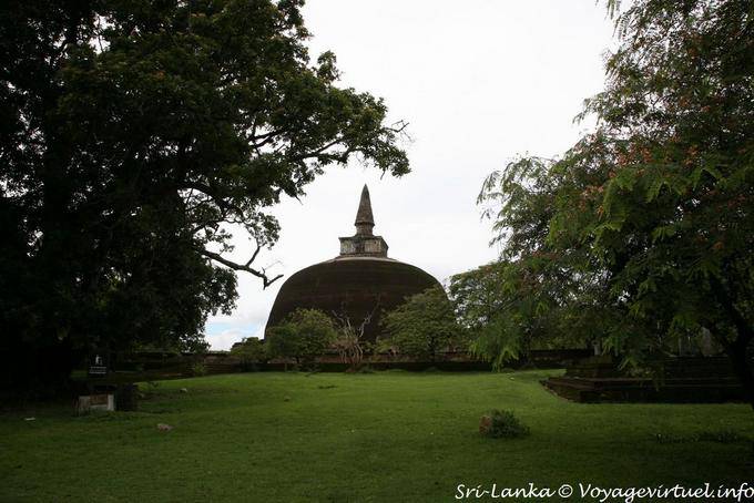Entdeckung oberen dagoba Rankoth Vehera, Polonnaruwa - Sri Lanka