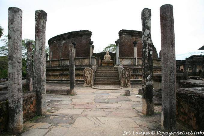 Temple Vatadage von seiner zweiten Runde Terrasse von 18m Durchmesser, Polonnaruwa - Sri Lanka