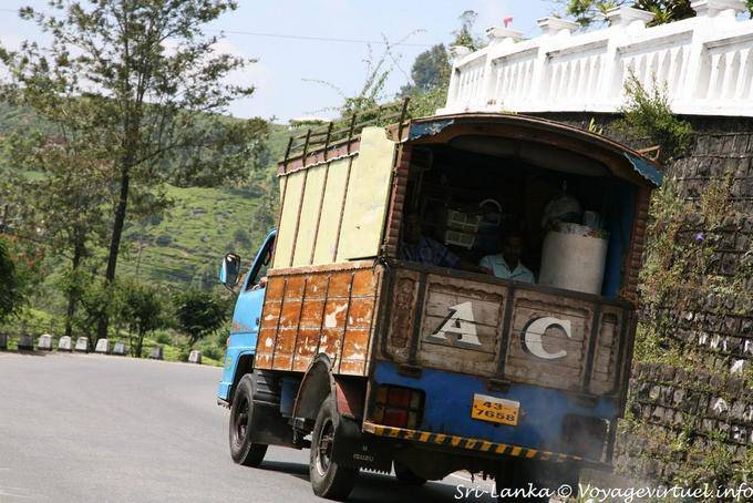 Gefährliche Überholmanöver schwere AHN Autobahn - Sri Lanka