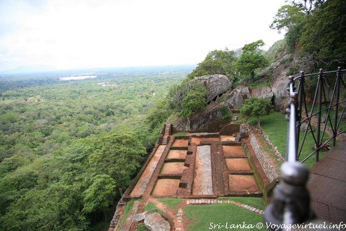 Terrassenförmig angelegten Garten am Fuße des Berges Sigiriya - Sri Lanka