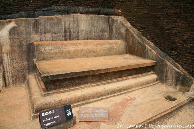 Der berühmte Thron von König Kassyapa, Palast Sigiriya - Sri Lanka