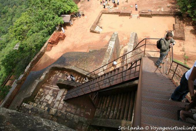 Eisentreppe bis zu den Felsen von der Löwen-Statue, Sigiriya - Sri Lanka