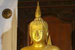 Portrait der goldenen Buddha, Palast der Zahnreliquie in Kandy, Sri Lanka.