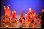 Arsch über den Kopf, um die Show, Kandy, Sri Lanka.