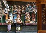 Figuren der Hindu-Kosmologie, Sri Muthumariamman, Matale, Sri Lanka.