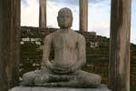 Einer der vier Buddhas der Vatadage, Medirigiriya, Sri Lanka.