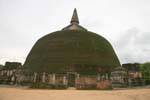 Terrasse und Vahalkadas die größte Stupa in Polonnaruwa, Rankot Vihara, Sri Lanka.
