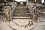 Einer der vier Einträge Vatadage, Polonnaruwa, Sri Lanka.