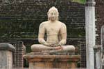 Buddha Lotus vor der Stupa in der Vatadage, Polonnaruwa, Sri Lanka.