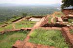 Informieren Sie sich über die Ruinen des antiken Gebäude und Pool, Sigiriya, Sri Lanka.