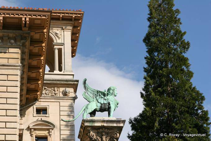 Platz Riponne, eine andere Ansicht des Palais de Rumine, Lausanne - Die Schweiz