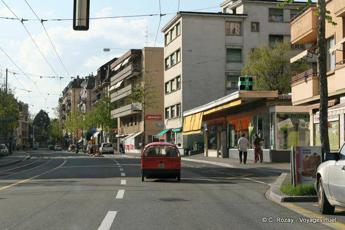 Pedalauto auf einer Straße in Lausanne - Die Schweiz