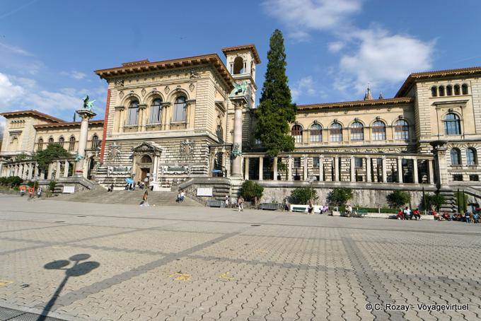 Fassade des Palais de Rumine, Lausanne - Die Schweiz