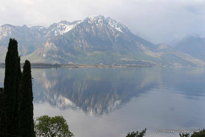 Schnee und Berge in Lake Geneva - Die Schweiz