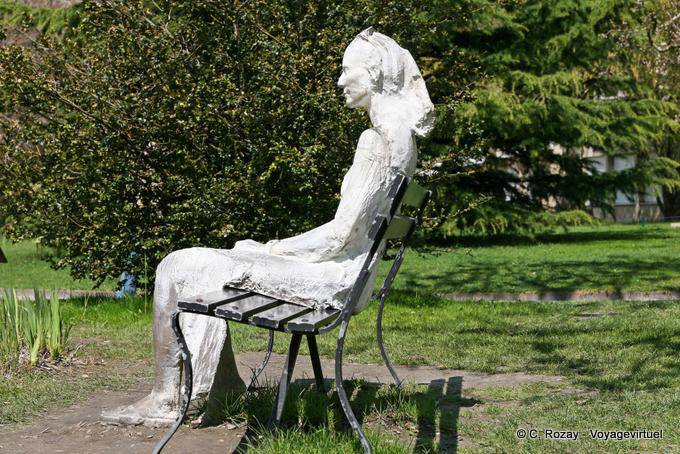 Auf der Bank sitzen, Skulptur von George Segal, Martigny, Gianadda Stiftung - Die Schweiz
