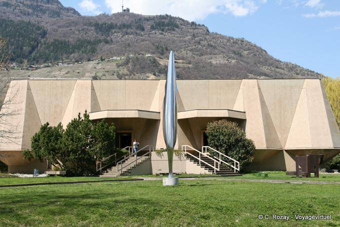 Martigny, Gianadda Stiftung Blick aus dem Skulpturenpark - Die Schweiz