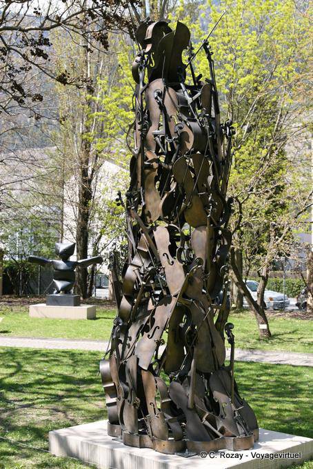Übersicht für Cello Counterpoint, Skulpturen von Arman, Fondation Gianadda - Die Schweiz