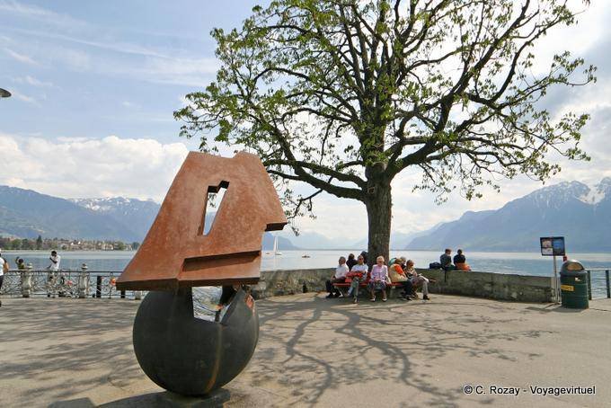 Skulptur vor dem Jardin du Rivage in Vevey - Die Schweiz