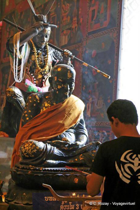Chinesischen Krieger und schwarzen Buddha, Wat Choeng Phanan, Ayutthaya - Thailand