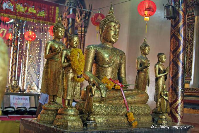 Sammlung von Buddhas, Wat Choeng Phanan, Ayutthaya - Thailand