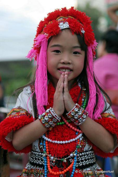 Kleines Mädchen in Tracht, Chiang Mai - Thailand
