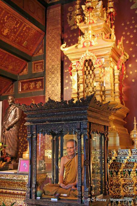 Glass Heiligtum der ehrwürdige Mönch Wat Chedi Luang, Chiang Mai - Thailand