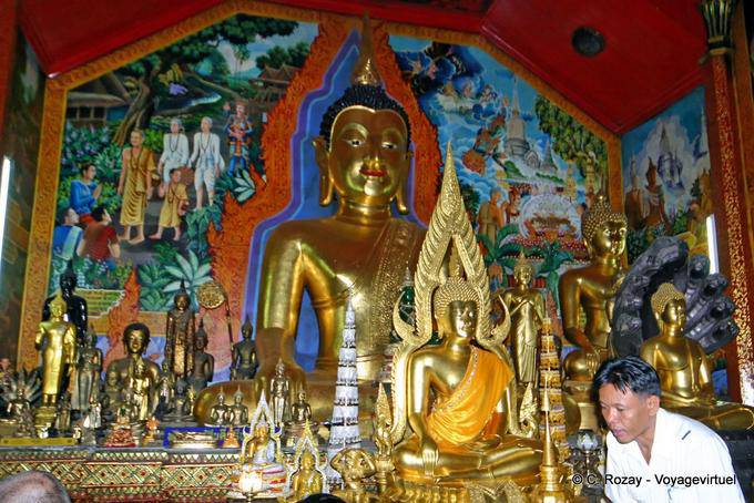 Mehrere Bilder von Buddhas, Wat Doi Suthep, Chiang Mai - Thailand