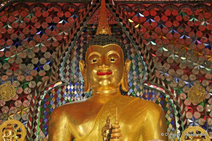 Lächeln golden Buddha, Wat Doi Suthep, Chiang Mai - Thailand