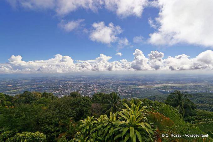 Panorama von der Terrasse, Wat Doi Suthep, Chiang Mai - Thailand