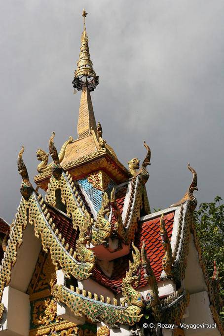 Mischen Chofahs und Nagas, Wat Doi Suthep, Chiang Mai - Thailand