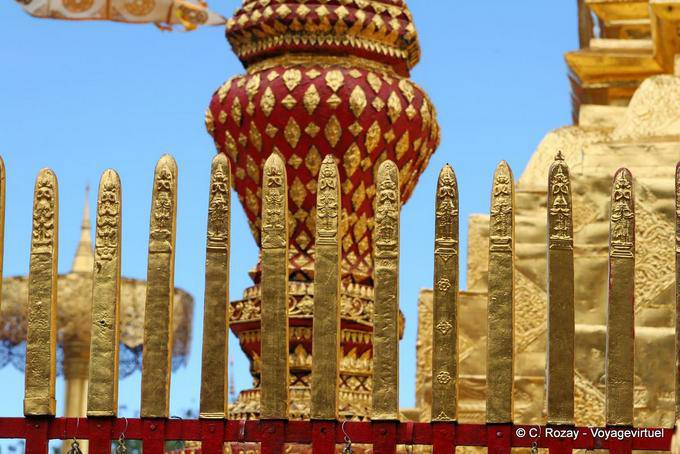 Dem Tor des Chedi, Wat Doi Suthep, Chiang Mai - Thailand