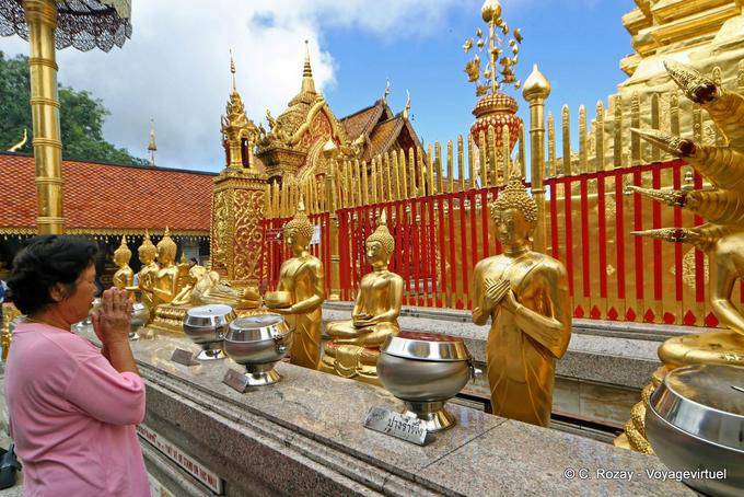 Frauen beten, Wat Doi Suthep, Chiang Mai - Thailand