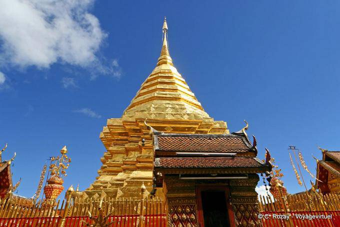 Großes Stupa (chedi), Wat Doi Suthep, Chiang Mai - Thailand