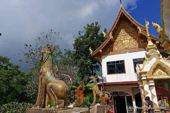 Tempelwächter und die Treppe hinauf, Wat Doi Suthep, Chiang Mai - Thailand