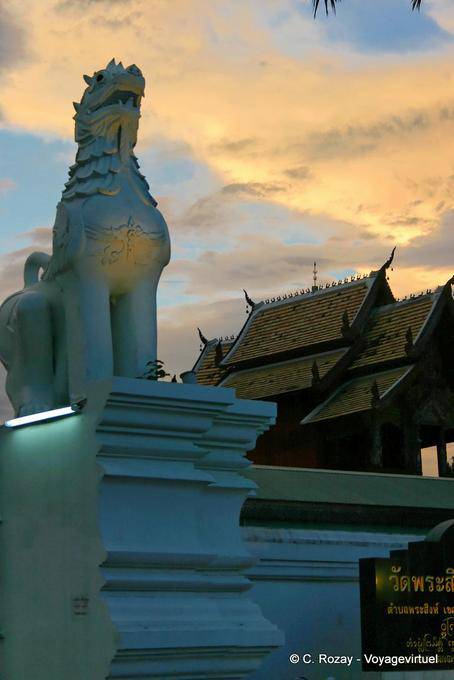 Der Hüter des Eingangs, Wat Phra Singh in Chiang Mai - Thailand