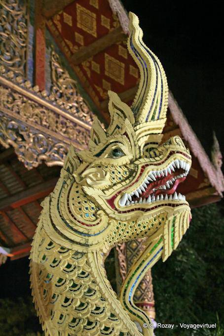 Die Zähne der Naga, Wat Phra Singh in Chiang Mai - Thailand