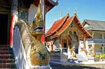 Naga und kleinen Viharn, Wat Chedi Luang, Chiang Mai, Thailand.