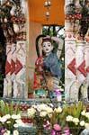 Statue in den Glocken, Wat Doi Suthep, Chiang Mai, Thailand.