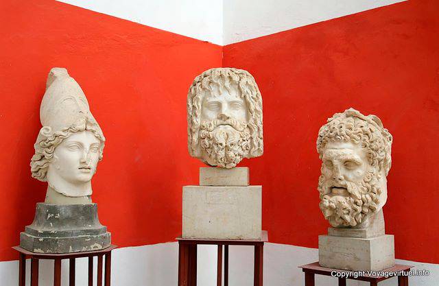 Büsten von Athena, Jupiter und Hercules, das Bardo National Museum - Tunesien