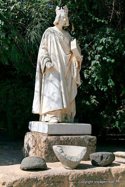 National Museum von Karthago, Statue von König Saint Louis im Garten - Tunesien